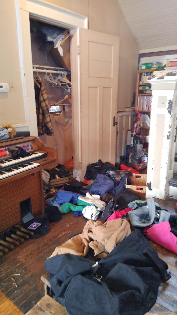 closetmess